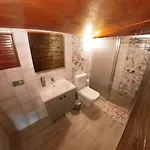 Azmakbasi Hotel *
